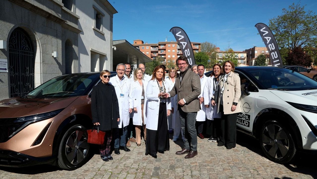 Acto de entrega de llaves de los cuatro Nissan Ariya en el Hospital Provincial de Ávila