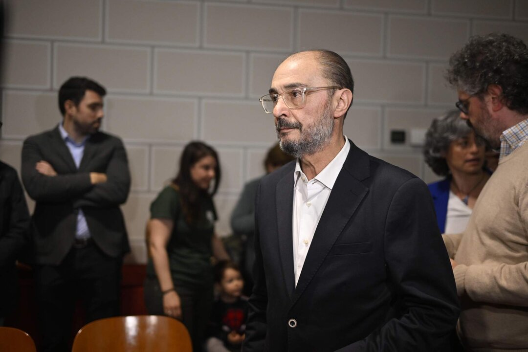 Cargar m&aacute;is
El expresidente de Arag&oacute;n Javier Lamb&aacute;n a su llegada a la presentaci&oacute;n de su libro &lsquo;Una emoci&oacute;n pol&iacute;tica&rsquo;, en la Diputaci&oacute;n de Zaragoza, a 18 de abril de 2024, en Zaragoza, Arag&oacute;n (Espa&ntilde;a).