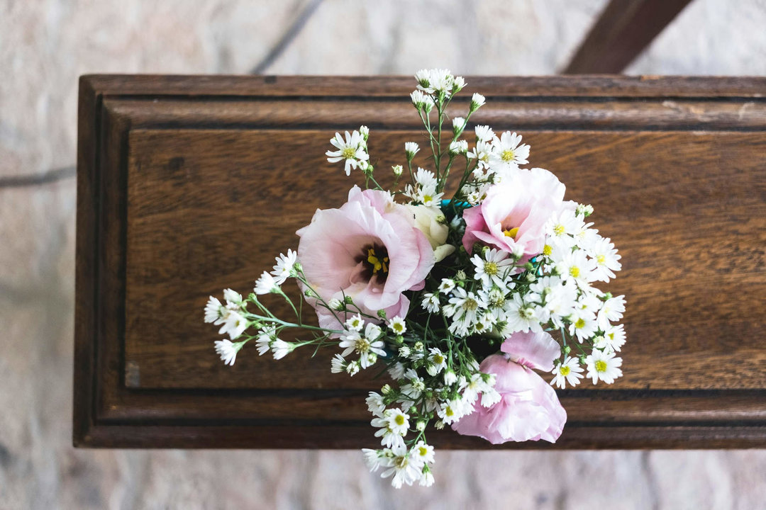 Qué significado se esconde detrás del uso de las flores en funerales