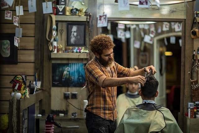 Dominar el arte de la estética masculina: el auge de los barbero