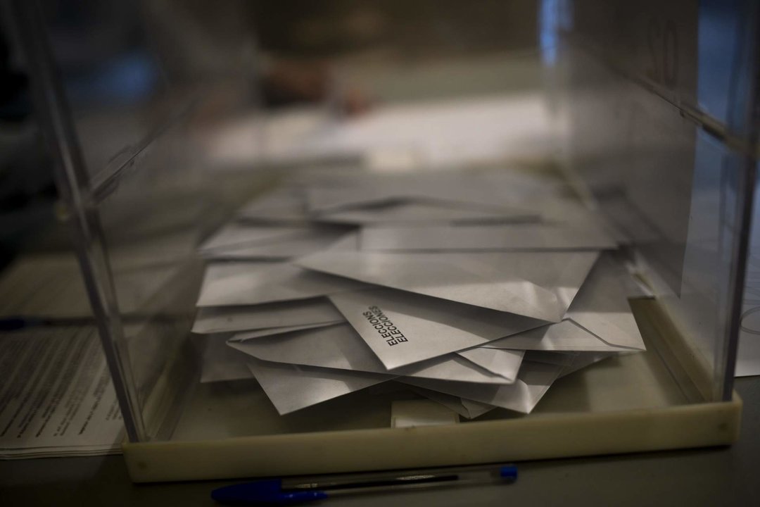 Una urna electoral en la Universitat de Barcelona.