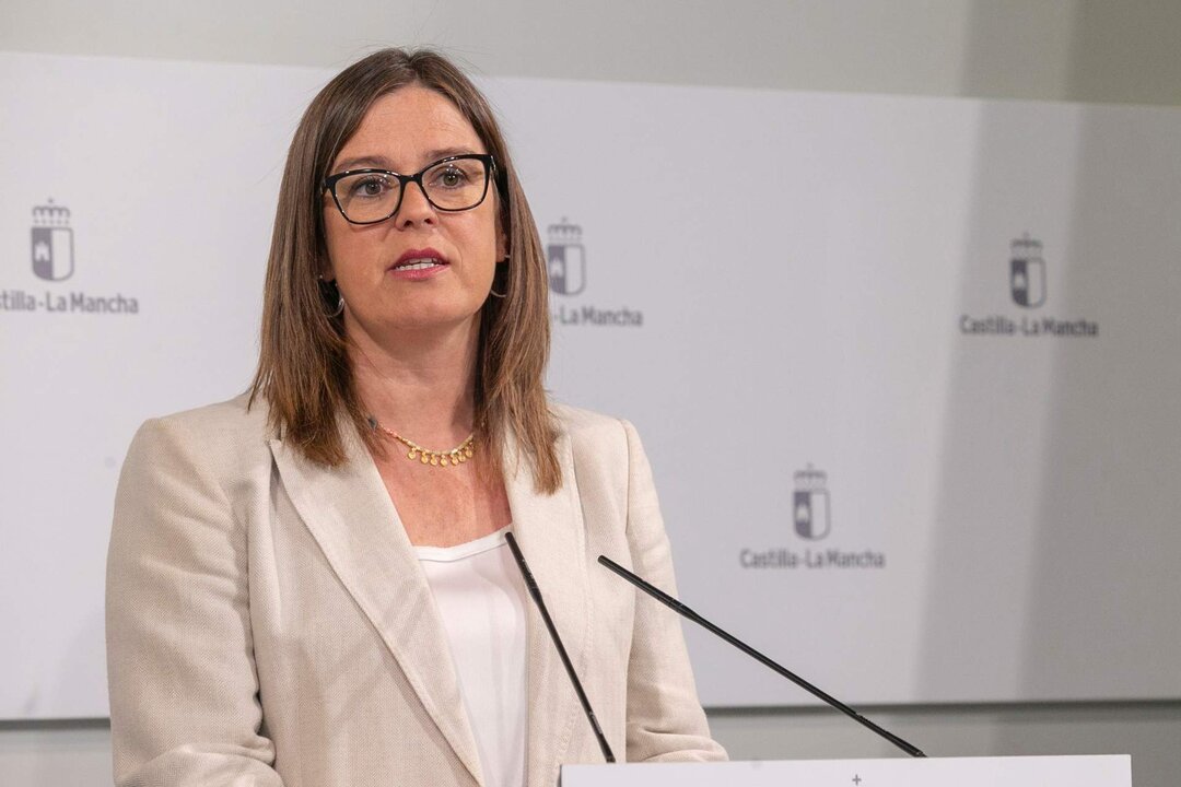 Toledo, 5 de junio de 2024.- La consejera Portavoz del Gobierno regional, Esther Padilla, y la consejera de Desarrollo Sostenible, Mercedes G&oacute;mez, comparecen en rueda de prensa, en el Palacio de Fuensalida, para informar sobre los acuerdos adoptados el Consejo de Gobierno. (Fotos: A. P&eacute;rez Herrera // JCCM)