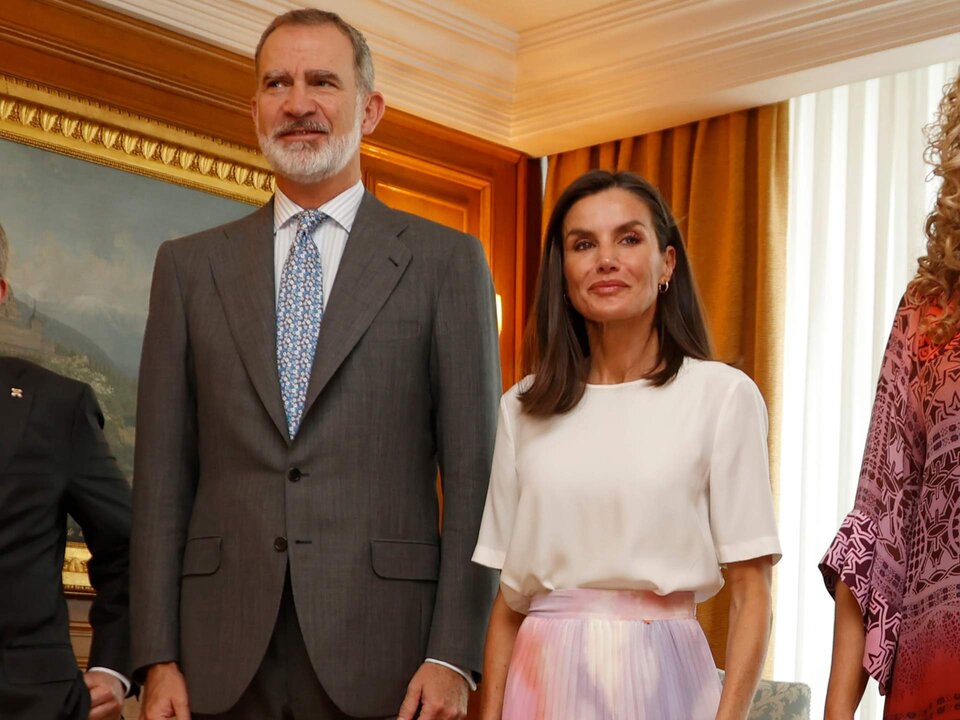 Los Reyes reciben en el Palacio de la Zarzuela al presidente de la Motion Picture Association, Charles H. Rivkin, a 27 de junio de 2024, en Madrid (Espa&ntilde;a). Charles H. Rivkin viaja a Espa&ntilde;a para asistir a la celebraci&oacute;n, por primera vez en nuestro pa&iacute;s, de la ceremonia de entrega de los Premios MPA.
AUDIENCIA;ZARZUELA;REYES;LETIZIA;FELIPE VI;27 JUNIO 2024
Antonio Guti&eacute;rrez / Europa Press
27/6/2024