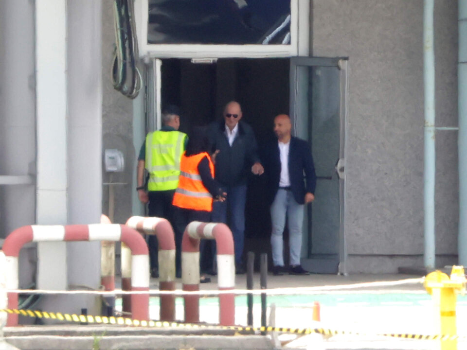 El Rey Juan Carlos a su llegada al aeropuerto, a 15 de julio de 2024, en Vigo (Espa&ntilde;a).
FAMOSOS;REY;AVI&Oacute;N;AEROPUERTO
Jos&eacute; Ram&oacute;n Hernando / Europa Press
15/7/2024