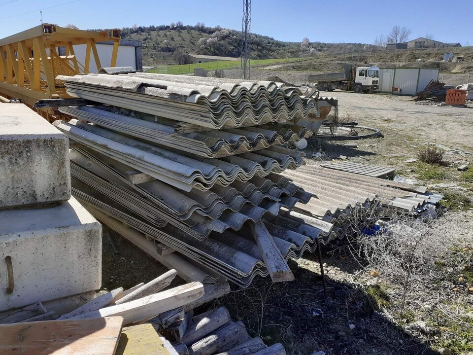 Planchas de uralita, (Foto: Junta de Andaluc&iacute;a / Europa Press)