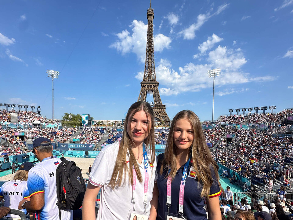 La Princesa Leonor y la Infanta Sof&iacute;a apoyan a la selecci&oacute;n de voleibol de playa en los Juegos Ol&iacute;mpicos a 29 de Julio de 2024 en Par&iacute;s (Francia).
PRINCESA LEONOR;INFANTA SOF&Iacute;A;JUEGOS OLIMPICOS;FAMOSOS
Casa de S.M. el Rey
29/7/2024