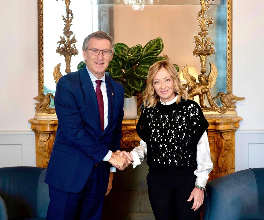 La primera ministra de Italia, Giorgia Meloni, se re&uacute;ne con el presidente del PP, Alberto N&uacute;&ntilde;ez Feij&oacute;o, quien ha viajado a Roma para conocer las pol&iacute;ticas migratorias del Gobierno italiano.