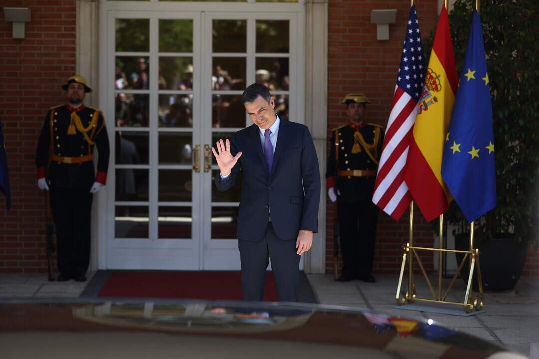 El presidente del Gobierno, Pedro S&aacute;nchez, espera para recibir al entonces presidente de los Estados Unidos para celebrar una reuni&oacute;n en el Palacio de La Moncloa, a 28 de junio de 2022, en Madrid.