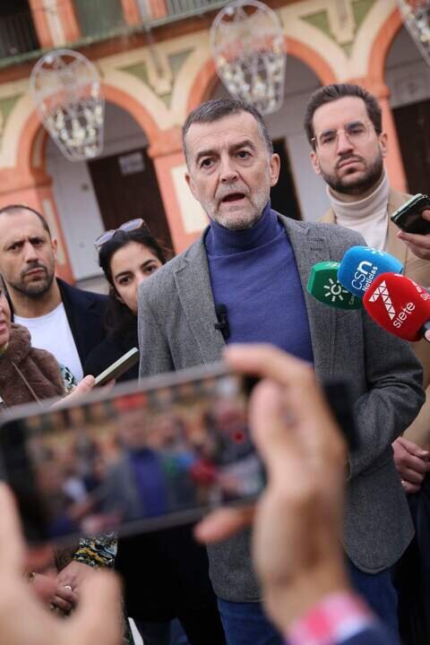 C&Oacute;RDOBA 21/11/2024El coordinador general de IU, Antonio Ma&iacute;llo, atiende a los medios para presentar 'Convocatoria por la Democracia'. En la Plaza de La Corredera.