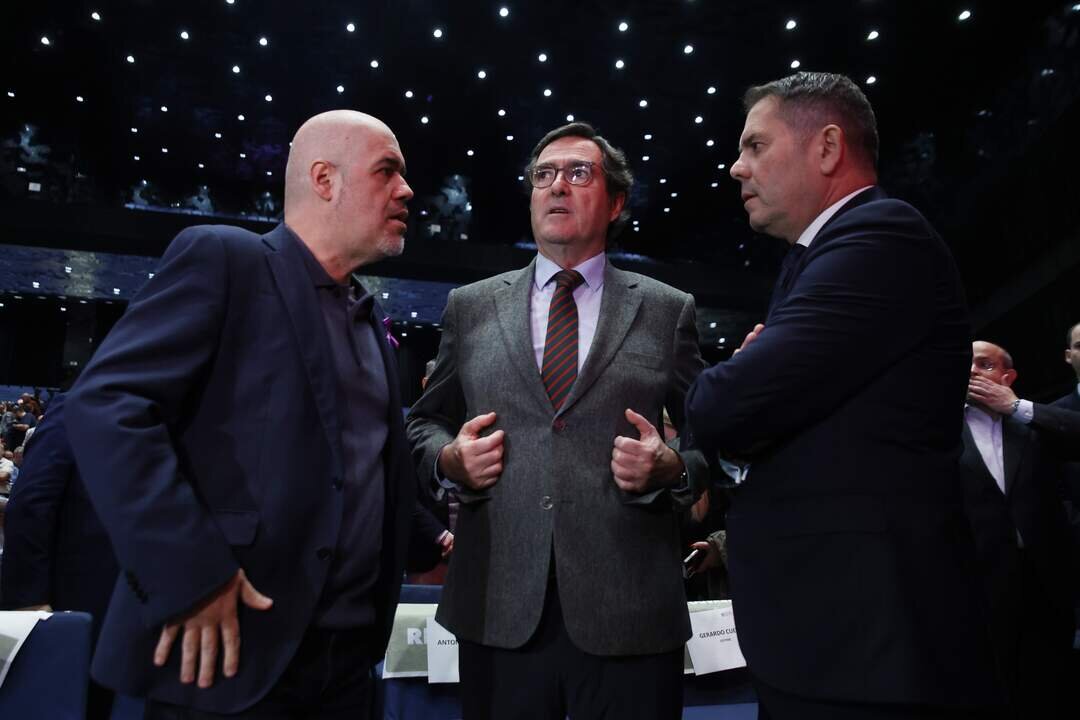 De izquierda a derecha. El secretario general de CC.OO, Unai Sordo, el presidente de la Confederaci&oacute;n Espa&ntilde;ola de Organizaciones Empresariales (CEOE), Antonio Garamendi, y el presidente de CPYME, Gerardo Cuerva, durante el 44 Congreso Confederal de UGT.