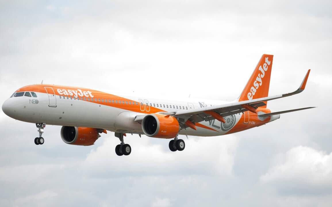 easJet A321neo arrives at farnborough Air Show today with transport secretary Chris Grayling and CEO Joahan Lundgren.