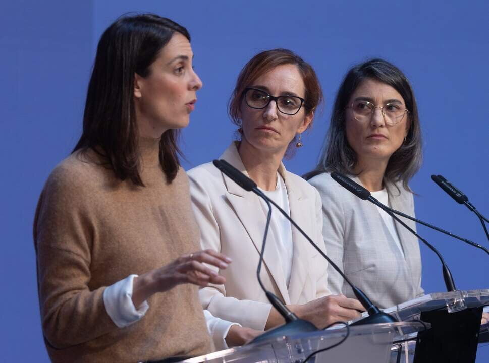 (I-D) Las coportavoces de M&aacute;s Madrid Rita Maestre, M&oacute;nica Garc&iacute;a y Manuela Bergerot, durante una rueda de prensa.