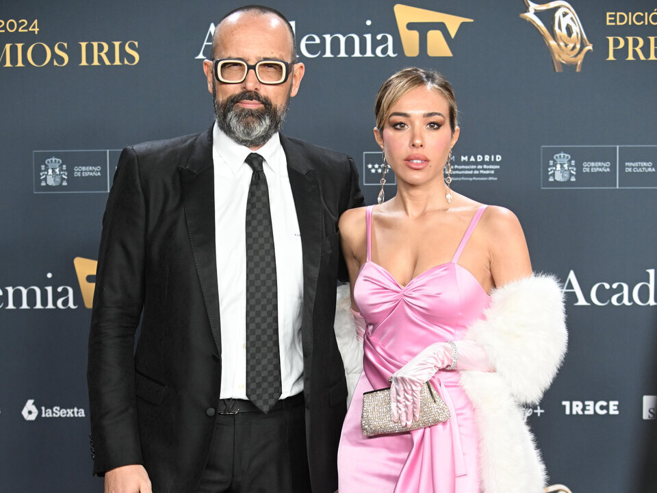 Risto Mejide y Grecia Castta posan en la alfombra roja de los Premios Iris 2024, los galardones organizados por la Academia de la Televisi&oacute;n, a 14 de enero de 2024, en Madrid (Espa&ntilde;a)

Jos&eacute; Oliva / Europa Press
PREMIOS;TELEVISI&Oacute;N
14/1/2025