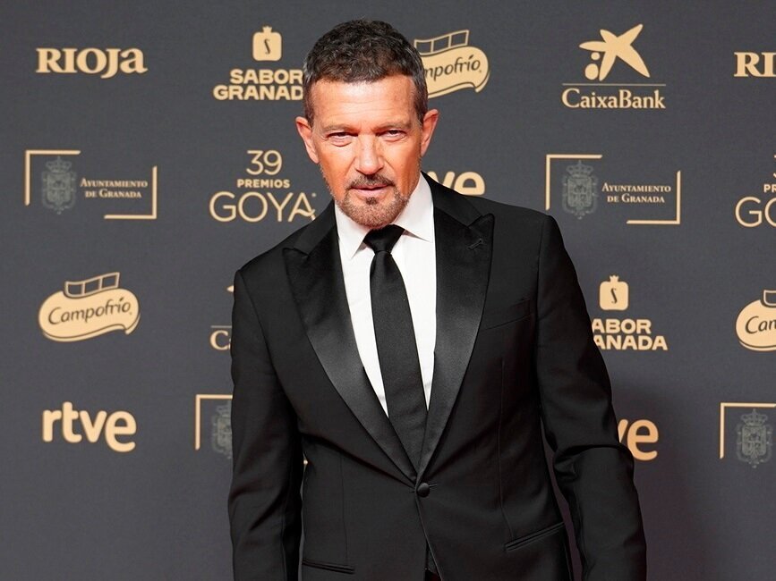 (Foto de ARCHIVO)
El actor Antonio Banderas posa en la alfombra roja de la 39&ordm; edici&oacute;n de los Premios Goya, en el Palacio de Exposiciones y Congresos de Granada, a 8 de febrero de 2025, en Granada, Andaluc&iacute;a (Espa&ntilde;a). Los galardones son otorgados de manera anual por la Academia de las Artes y las Ciencias Cinematogr&aacute;ficas de Espa&ntilde;a (AACCE) con el objetivo de premiar a los mejores profesionales en cada una de las distintas especialidades tanto t&eacute;cnicas como creativas del cine espa&ntilde;ol.

Arsenio Zurita / Europa Press
08/2/2025