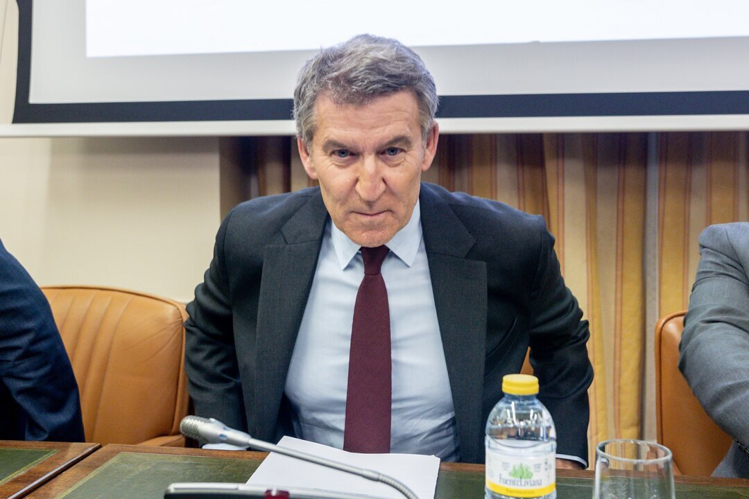 El presidente del Partido Popular, Alberto N&uacute;&ntilde;ez Feij&oacute;o, a su llegada a la jornada 'Contra la impunidad', en el Congreso de los Diputados, a 10 de febrero de 2025, en Madrid (Espa&ntilde;a). La jornada ha sido organizada por el Partido Popular.