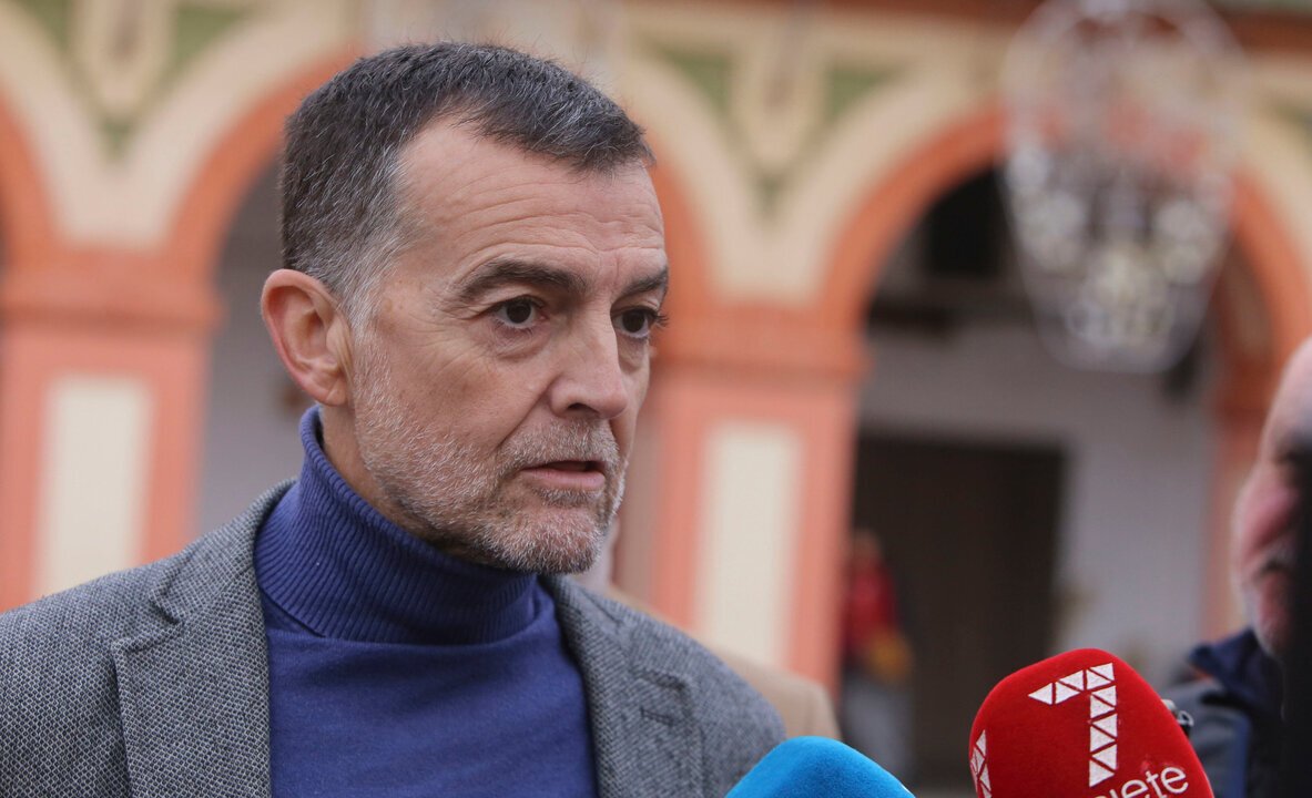 C&Oacute;RDOBA 21/11/2024El coordinador general de IU, Antonio Ma&iacute;llo, atiende a los medios para presentar 'Convocatoria por la Democracia'. En la Plaza de La Corredera.