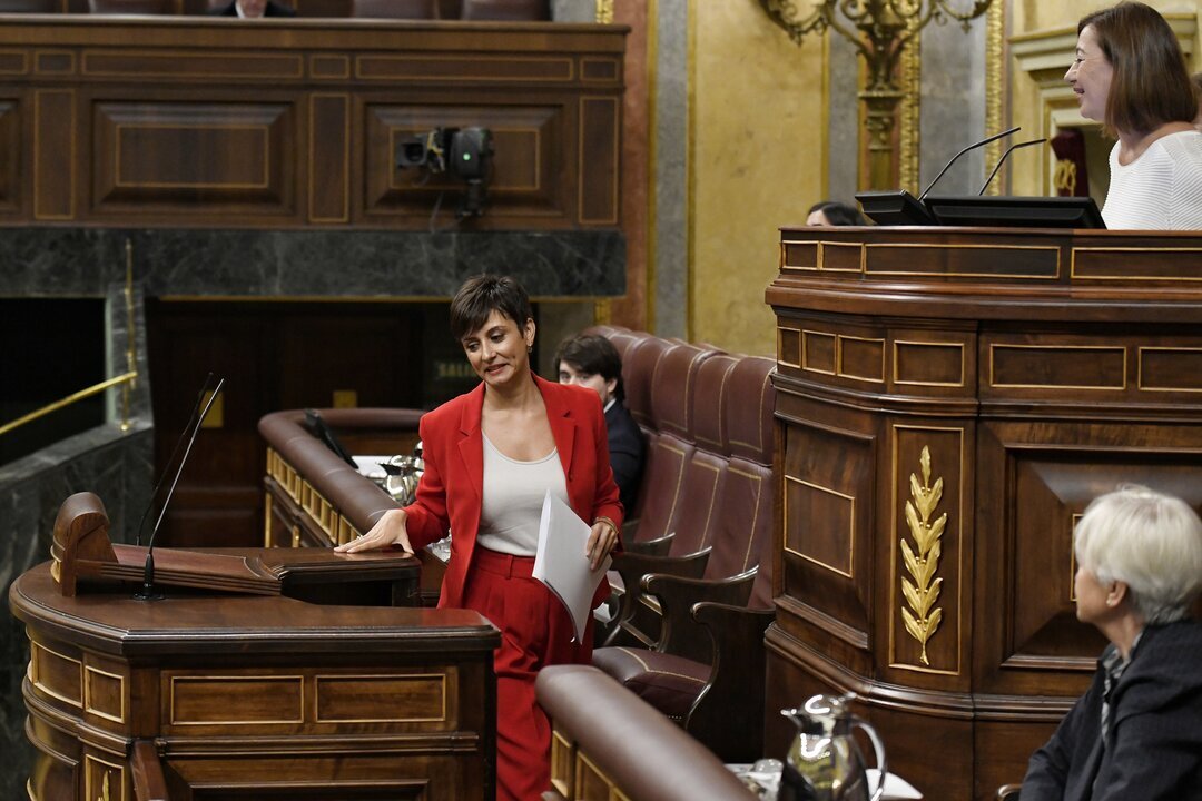 Archivo - La ministra de Vivienda, Isabel Rodr&iacute;guez, interviene durante una sesi&oacute;n plenaria en el Congreso de los Diputados, a 23 de octubre de 2024, en Madrid (Espa&ntilde;a).