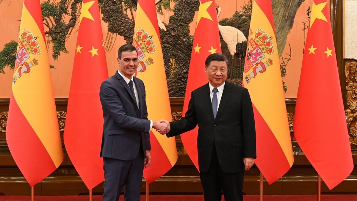 El preidente del Gobierno, Pedro S&aacute;nchez, y el presidente de China, Xi Jinping, durante su encuentro en Pek&iacute;n en 2023 (Firma: Pool Moncloa / Borja Puig de la Bellacasa).