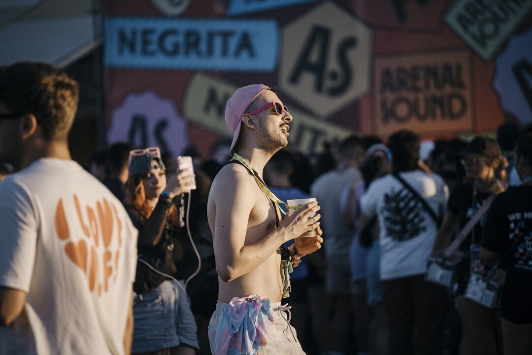 Un joven en el Arenal Sound, uno de los festivales de verano con mayor reconocimiento en Espa&ntilde;a (Firma: Paco Poyato / Europa Press)
