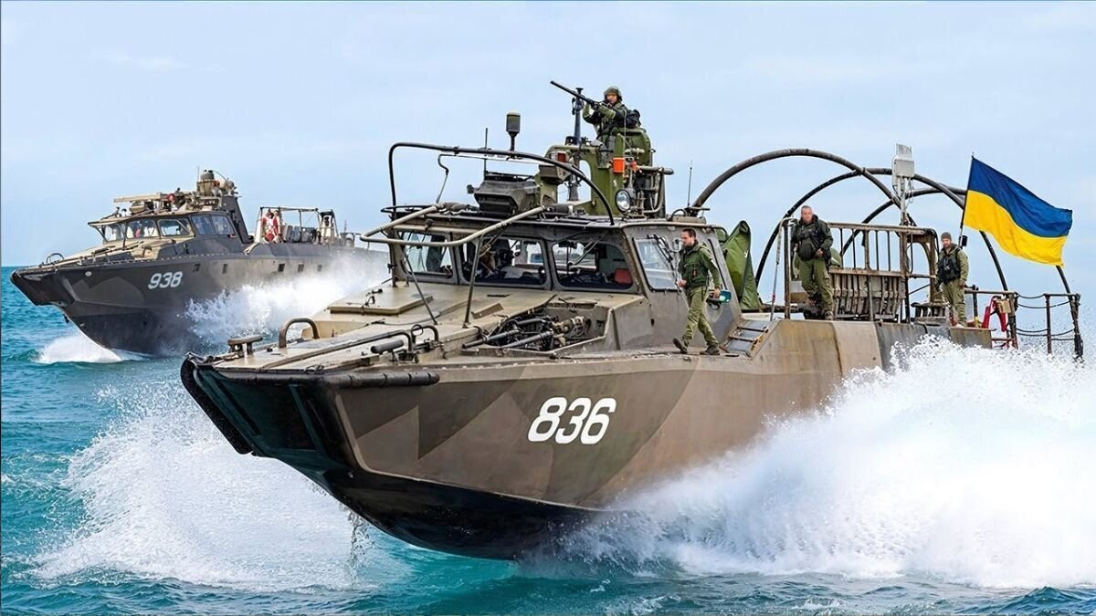 CB90 sueco abordo del PHA Mistral. Foto Youtube Beyond Military