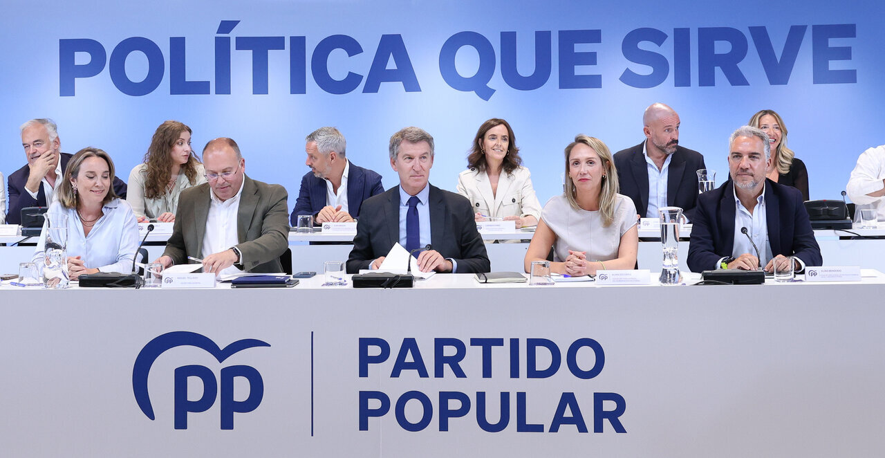 El presidente del Partido Popular, Alberto N&uacute;&ntilde;ez Feij&oacute;o, preside la reuni&oacute;n del Comit&eacute; Ejecutivo Nacional del partido, a 28 de julio de 2025, en Madrid (Marta Fern&aacute;ndez / Europa Press).