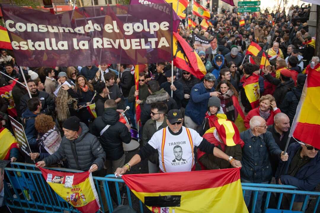 Concentraci&oacute;n de Revuelta en Ferraz. (Foto: Fernando S&aacute;nchez / Europa Press)