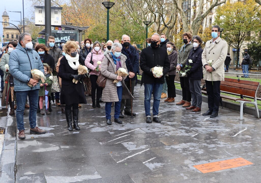 EuropaPress_4108976_san_sebastian_coloca_tres_placas_memoria_victimas_eta_rafael_garrido