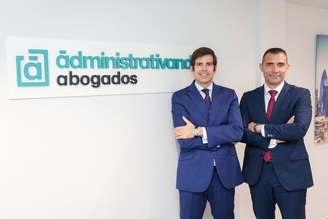 El fundador y socio director de Administrativando Abogados, Antonio Ben&iacute;tez, ficha a Marcos Pe&ntilde;a (Foto: Administrativando Abogados)