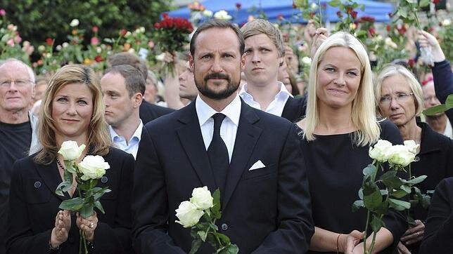 El pr&iacute;ncipe Haakon de Noruega y su hermana, la princesa Marta Luisa.