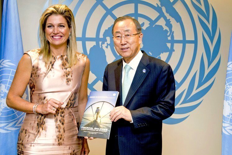 M&aacute;xima de Holanda, con el secretario general de la ONU, Ban Ki Moon.