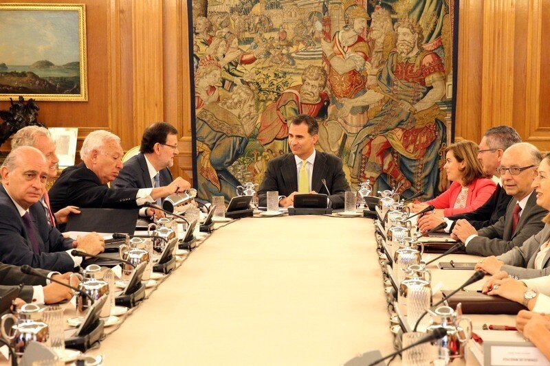 Felipe VI preside su primer Consejo de Ministros tras ser proclamado rey.