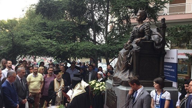 La estatua de la reina Olga en Tesal&oacute;nica (Grecia).