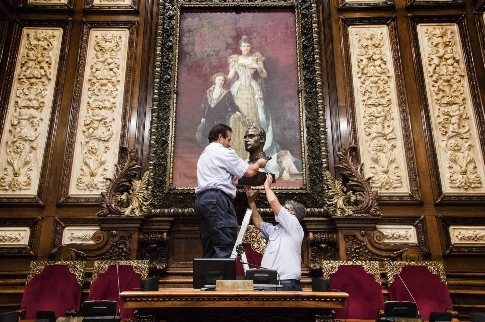 Retrato de la regente Mar&iacute;a Cristina con Alfonso XII.