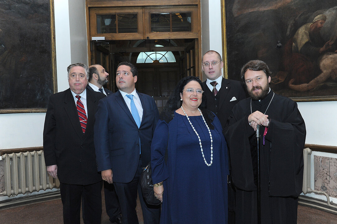La gran duquesa Mar&iacute;a, y a la izquierda su hijo Jorge.