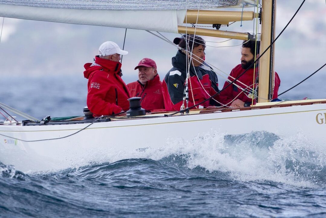 El rey Juan Carlos, en la primera regata del Circuito Nacional de 6m de 2017 (Foto:Mar&iacute;a Mui&ntilde;a).