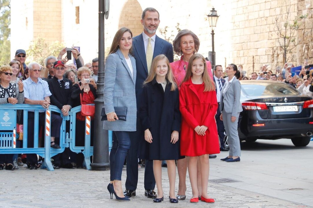 Los reyes, sus hijas y do&ntilde;a Sof&iacute;a, en la Misa de Pascua en Mallorca.