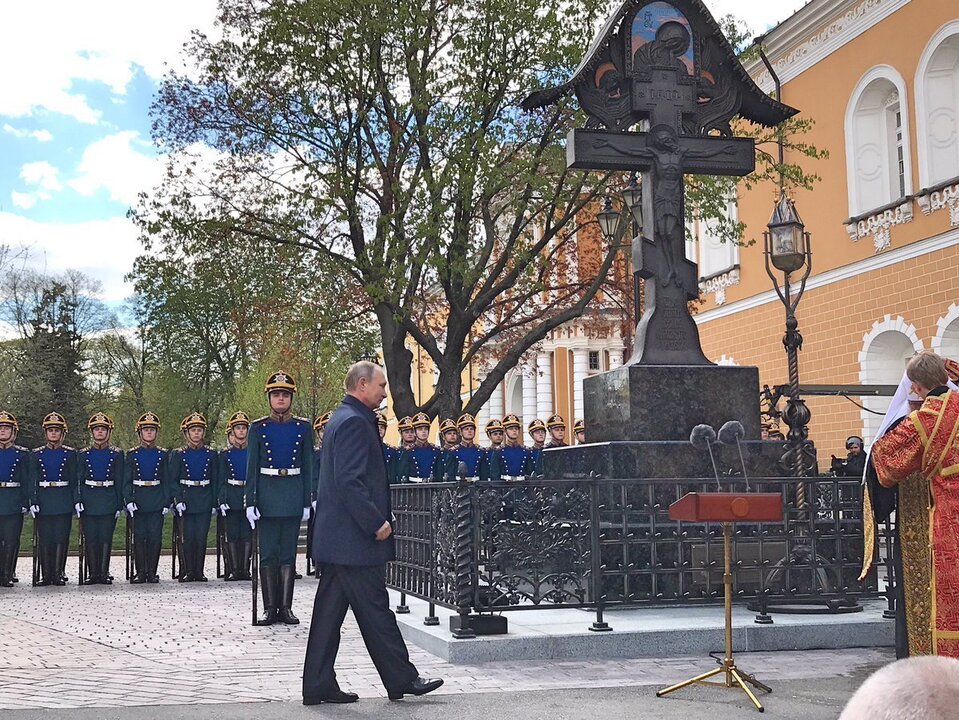Vladimir Putin inaugura un monumento en recuerdo del gran duque Sergei Aleks&aacute;ndrovich.