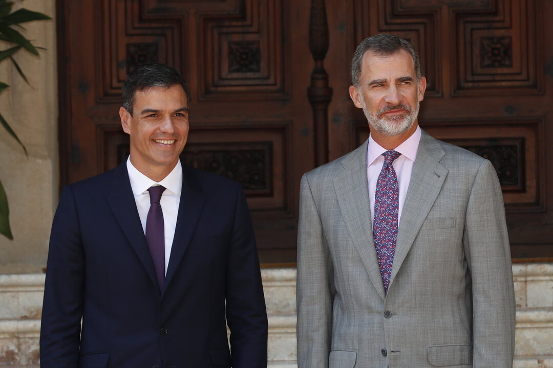 Pedro y S&aacute;nchez y el rey Felipe VI.