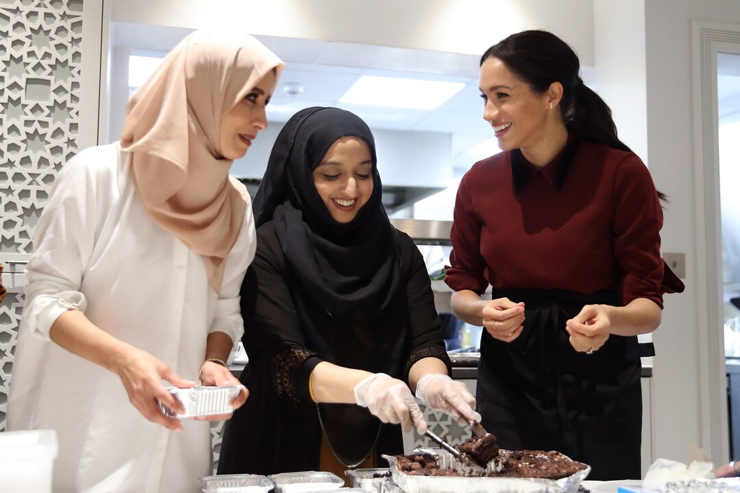 meghan-duchess-of-sussex-and-kitchen-co-ordinator-zaheera-news-photo-1070517982-1542817529