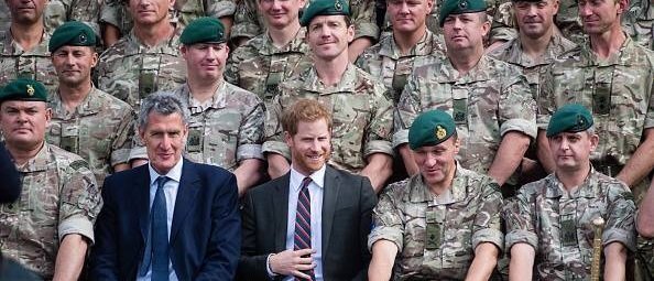 El pr&iacute;ncipe Harry visit&oacute; el Centro de Entrenamiento de la Marina en septiembre de 2018.