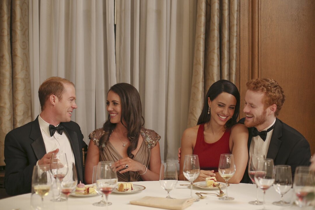Los int&eacute;rpretes de los Duques de Cambridge (i) y los Duques de Sussex (d), en 'Harry & Meghan: A Royal Romance'.