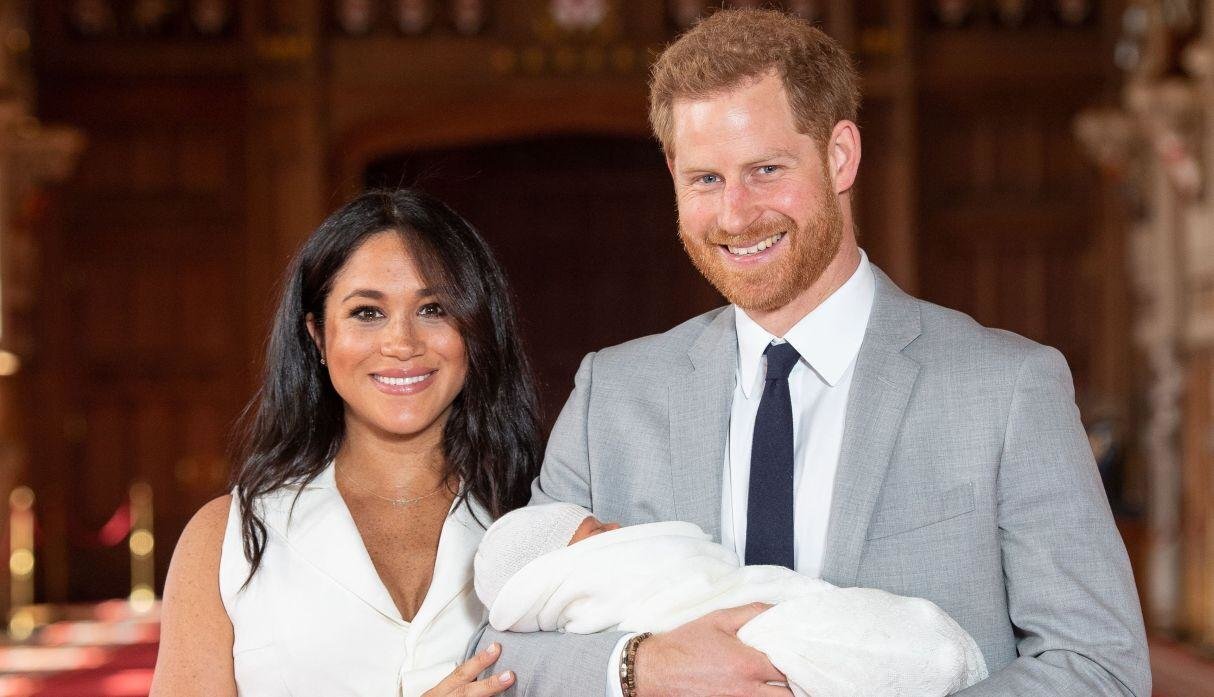 Los duques de Sussex, en la presentaci&oacute;n de su hijo