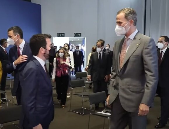 EuropaPress_3812623_presidente_generalitat_pere_aragones_rey_felipe_vi_detras_presidente (1)
