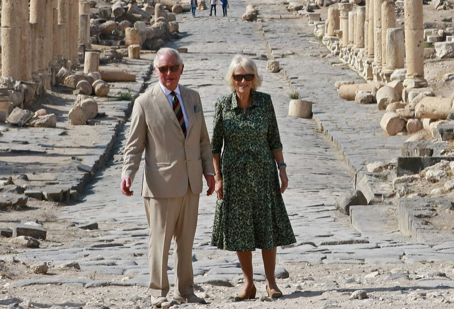 El pr&iacute;ncipe Carlos y Camilla en Jordania.