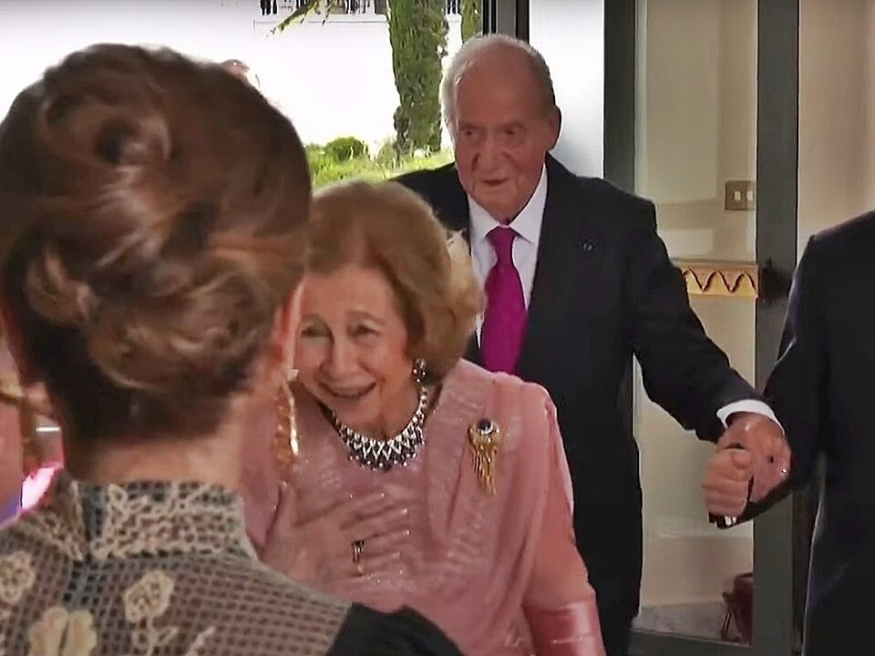 LOS REYES, DO&Ntilde;A SOF&Iacute;A Y DON JUAN CARLOS, EN LA BODA DE HUSSEIN DE JORDANIA Y RAJWA AL-SAIF.