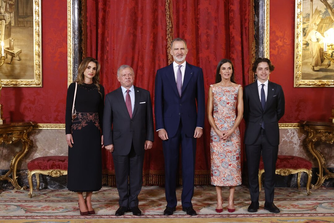 Los Reyes han ofrecido, en el Palacio Real de Madrid, un almuerzo en honor de los Reyes de Jordania, con motivo de su visita a Espa&ntilde;a. 