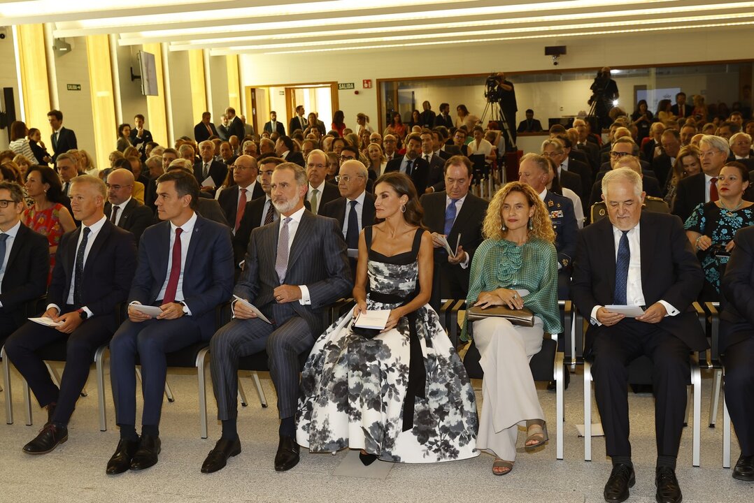 Los reyes ocupan su asiento en el auditorio junto con el resto de invitados. Fuente: Casa de Su Majestad el Rey.