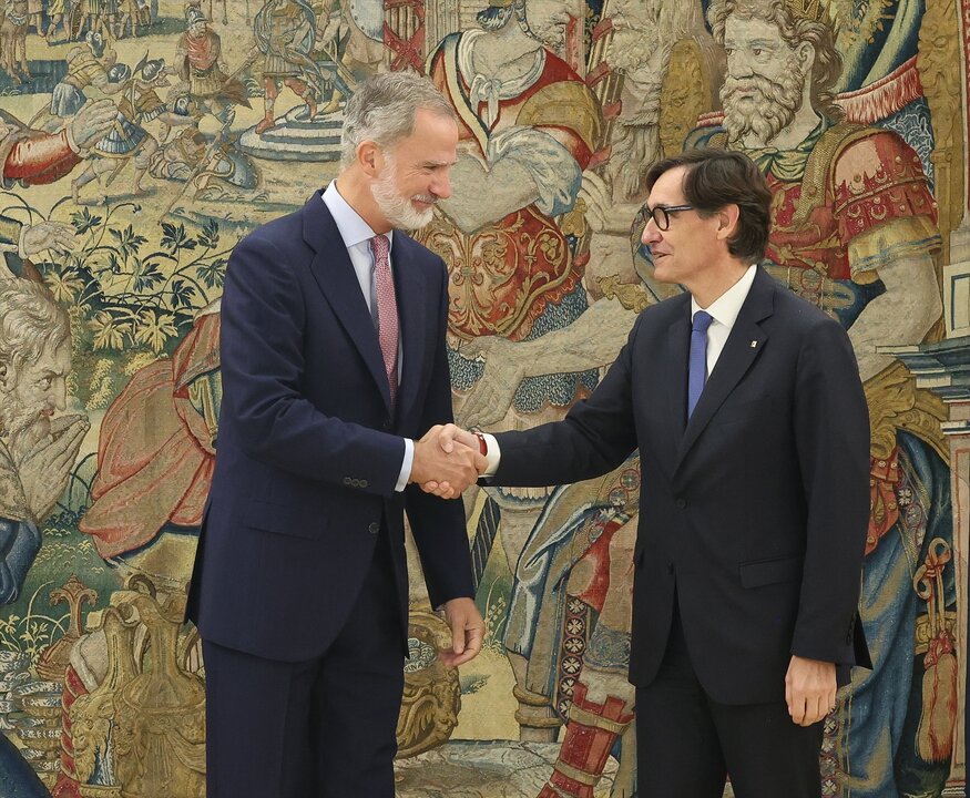 El Rey Felipe VI (i) recibe en audiencia al presidente de la Generalitat de Catalu&ntilde;a, Salvador Illa Roca (d), en el Palacio de La Zarzuela, a 18 de septiembre de 2024, en Madrid (Espa&ntilde;a). - Marta Fern&aacute;ndez Jara - Europa Press