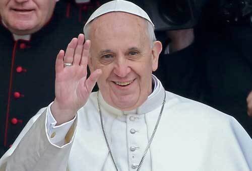 <p>Tras visitar la Mezquita Sultan Ahmet y  el Museo de Santa Sofia, el Papa Francisco se ha trasladado a la  representaci&oacute;n pontificia de Estambul llamada &lsquo;Casa Roncalli&rsquo;.</p>