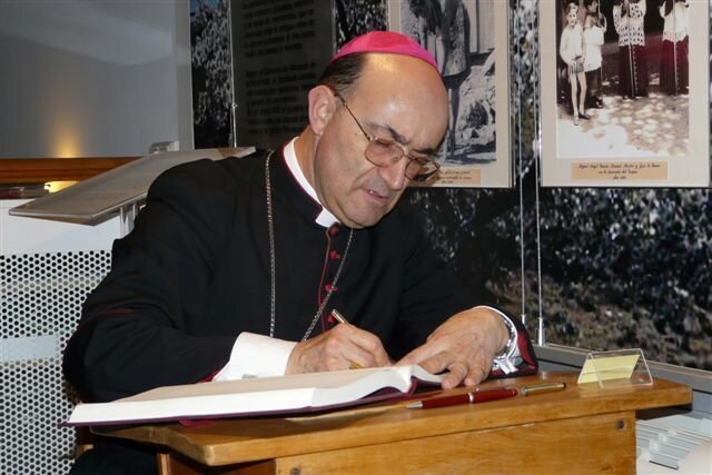 Monse&ntilde;or Fidel Herr&aacute;ez.